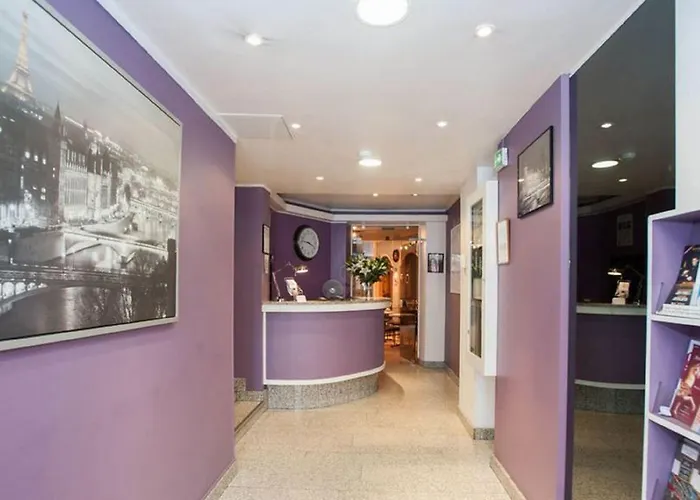 Grand De Hotel